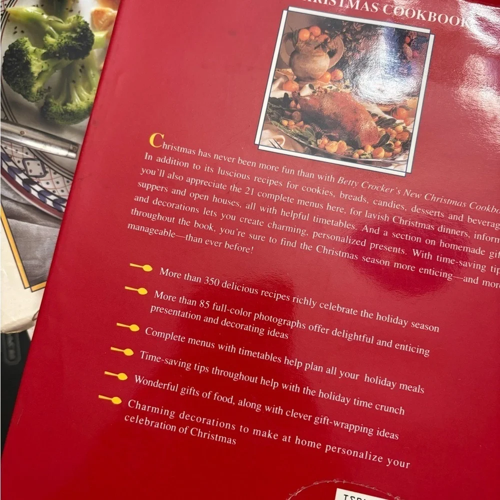 Betty Crocker’s New Christmas Cookbook 1993 Hardcover Recipes Holiday Baking